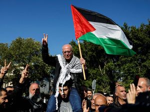 Karim Younis Hirup Udara Bebas Setelah 40 Tahun Dipenjara Israel