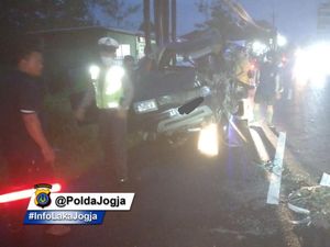 Kecelakaan Truk Vs Pikap Terjadi di Banguntapan Bantul