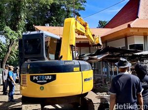 Curhat Pedagang Saat Kios PKL Solo Safari Dibongkar untuk Revitalisasi Curhat Pedagang Saat Kios PKL Solo Safari Dibongkar untuk Revitalisasi