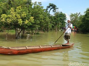 Terendam Banjir 1 Meter, Jalan Alternatif Pati-Kudus di Sukolilo Lumpuh Terendam Banjir 1 Meter, Jalan Alternatif Pati-Kudus di Sukolilo Lumpuh