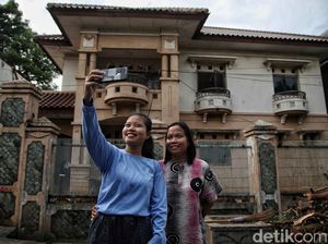 Rumah Mewah Ibu Eny yang Terbengkalai Kini Sudah Terlihat Bentuknya Rumah Mewah Ibu Eny yang Terbengkalai Kini Sudah Terlihat Bentuknya
