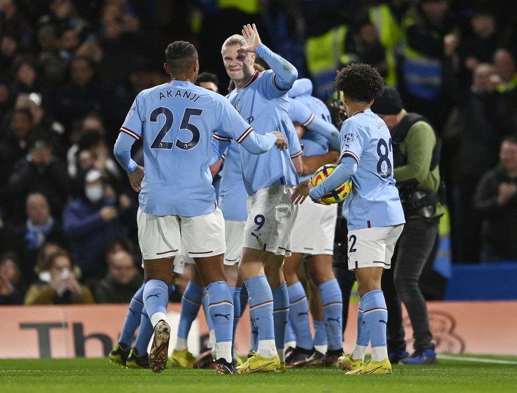 Soccer Football - Premier League - Chelsea v Manchester City - Stamford Bridge, London, Britain - January 5, 2023 Manchester City's Erling Braut Haaland, Rico Lewis and Manuel Akanji celebrate their first goal scored by Riyad Mahrez REUTERS/Tony Obrien EDITORIAL USE ONLY. No use with unauthorized audio, video, data, fixture lists, club/league logos or 'live' services. Online in-match use limited to 75 images, no video emulation. No use in betting, games or single club /league/player publications.  Please contact your account representative for further details.