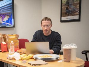 Membandingkan Jumlah Rumah Mark Zuckerberg dan Elon Musk yang Mau Duel Membandingkan Jumlah Rumah Mark Zuckerberg dan Elon Musk yang Mau Duel