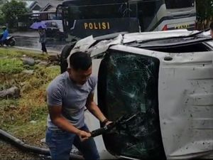 Mobil Terbalik di Padang Pariaman Angkut Uang Rp 25,5 M Milik BRI Mobil Terbalik di Padang Pariaman Angkut Uang Rp 25,5 M Milik BRI