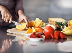 Ngemil 5 Buah-Buahan Segar Ini Bisa Bantu Turunkan Berat Badan
