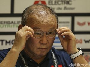 Kesalnya Park Hang-seo Sampai Pukul Kursi Lihat Vietnam Dibobol Indonesia Kesalnya Park Hang-seo Sampai Pukul Kursi Lihat Vietnam Dibobol Indonesia