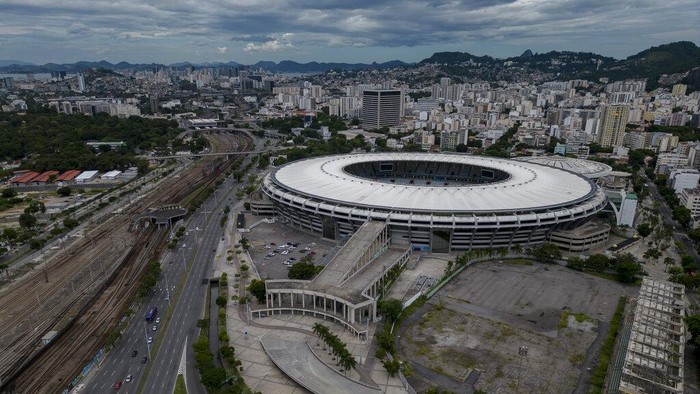 A signpost displays the new name of the avenue that surrounds Maracana stadium, that will now be known as King Pele Avenue as a tribute to legendary Brazilian soccer star Edson Arantes do Nascimento, Pele, in Rio de Janeiro, Brazil, Wednesday, Dec. 4, 2022. Pele died on Thursday, Dec. 29, 2022, He was 82. (AP Photo/Bruna Prado)
