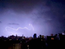 Hujan Badai Melanda China, 240 Ribu Orang Dievakuasi