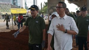 Pj Gubernur Heru Budi Tinjau Penataan Kawasan Hijau di Kolong Tol Becakayu