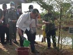 Dukung Net Zero Emission, Heru Budi Tanam Pohon di Kolong Tol Becakayu