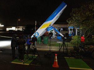 Pom Bensin di California Ambruk Kena Terjang Badai Pom Bensin di California Ambruk Kena Terjang Badai