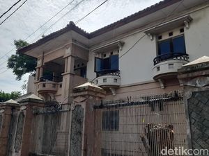 Ketua RT Sebut Bu Eny Dirawat 32 Hari di Ruang Khusus, Tiko Belum Bertemu Ketua RT Sebut Bu Eny Dirawat 32 Hari di Ruang Khusus, Tiko Belum Bertemu