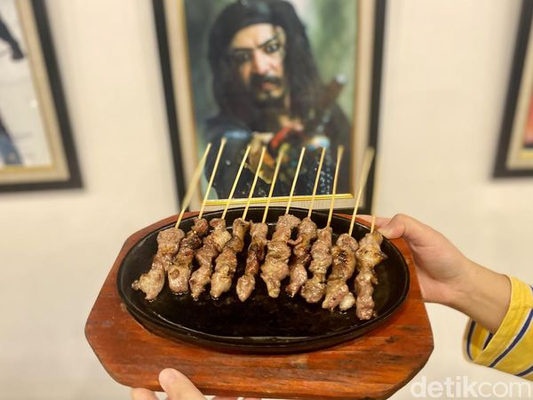 Maknyus! Sate Kambing dalam Hotplate Racikan Master Limbad