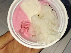 Sekte Makan Es Krim Pakai Nasi Putih, Disebut Netizen Sesat