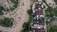 Semarang Dilanda Banjir Bandang, Warga Dievakuasi