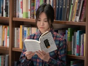 Song Hye Kyo Ungkap Tak Pernah Pakai Makeup Saat Syuting The Glory Song Hye Kyo Ungkap Tak Pernah Pakai Makeup Saat Syuting The Glory