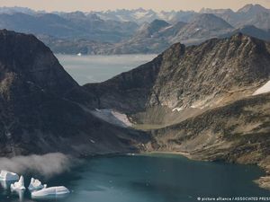 Studi: Setengah Gletser Bumi Diperkirakan Lenyap Tahun 2100