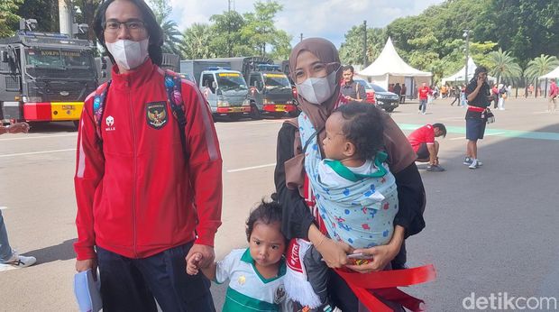 Suporter Timnas Indonesia jelang laga Indonesia vs Vietnam di Semifinal Piala AFF 2022