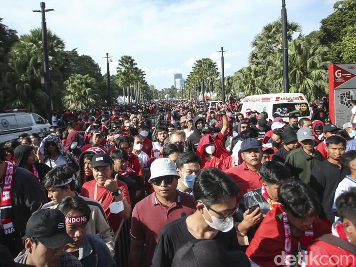 Laga semifinal Piala AFF 2022 Indonesia vs Vietnam disambut antusias pendukung tuan rumah. Mereka berharap Garuda bisa menang telak.