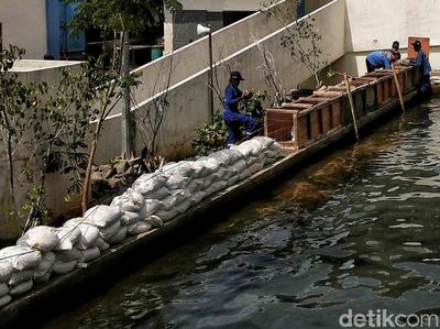 Tanggul Penangkal Rob Jakarta Ditinggikan, Nih Penampakannya