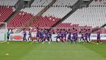 Timnas Vietnam Puji Rumput GBK Saat Latihan Jelang Semifinal