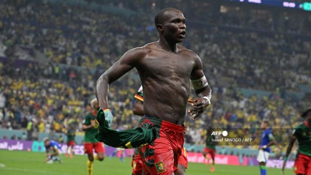 Cameroon's forward #10 Vincent Aboubakar celebrates after scoring first goal during the Qatar 2022 World Cup Group G football match between Cameroon and Brazil at the Lusail Stadium in Lusail, north of Doha on December 2, 2022. (Photo by Issouf SANOGO / AFP)
