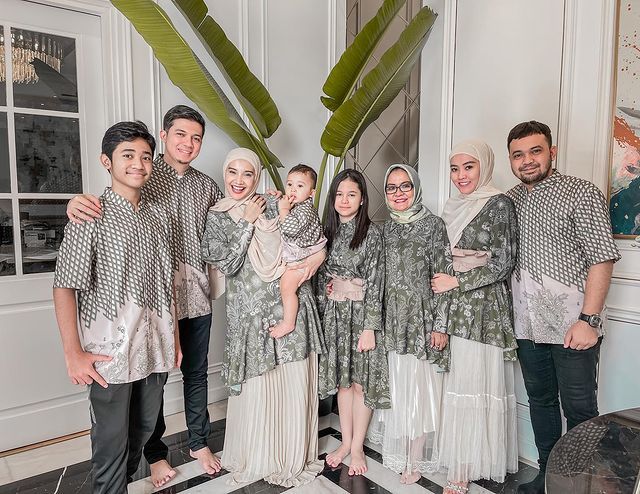 Zaskia Sungkar dan Muhammad Rizky Rakhmani