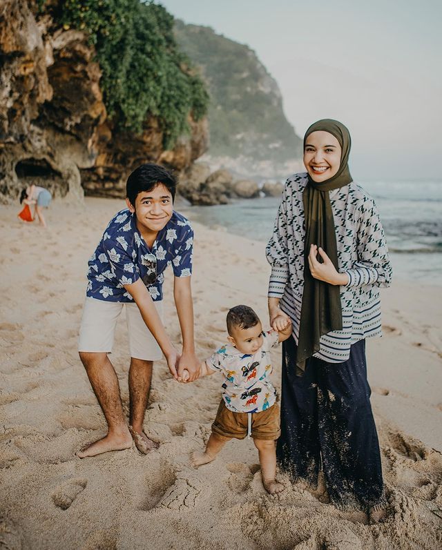 Zaskia Sungkar dan Muhammad Rizky Rakhmani