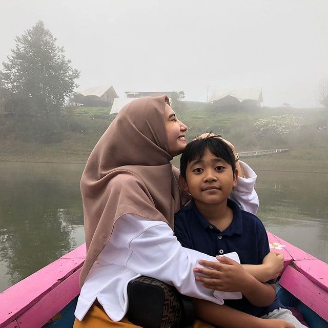 Zaskia Sungkar dan Muhammad Rizky Rakhmani