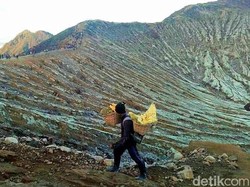 Peningkatan Aktivitas Ijen Tak Ganggu Aktivitas Wisatawan-Penambang Belerang