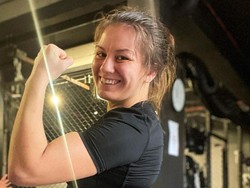 Model Dewasa Dilabrak Wanita Gegara Cemburu Suaminya Satu Tempat Gym