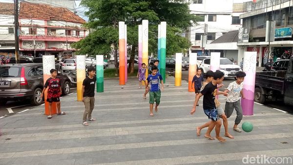 Sepakbola Jalanan Anak-anak Naripan