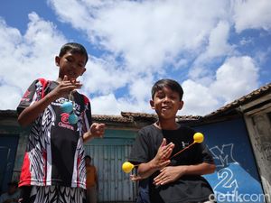 Main Lato-latonya Pakai Gaya nih Bos!