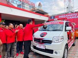PDIP Surabaya Sambut Usia Emas dengan Ambulans Baru
