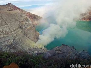 Wisata Masih Dibuka Meski Status Gunung Ijen Waspada Wisata Masih Dibuka Meski Status Gunung Ijen Waspada