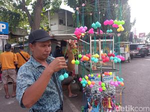 Jualan Lato-lato di Subang Cuannya Asyik Banget!