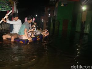 Sepekan Banjir Rendam Jati Wetan Kudus, Ketinggian Air Masih 60 Cm
