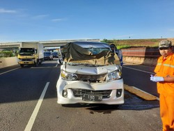 Mobil Bawa Paket Durian Kecelakaan di Tol Cipularang, 1 Orang Tewas
