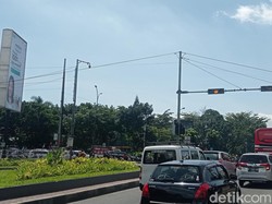 Keluh Kesah Pengendara Hadapi Lampu Merah Terlama di Bandung