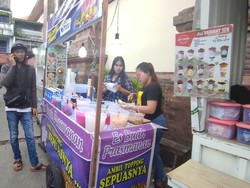 Es Buah di Pasar Badung, Rp 7 Ribu Ambil Topping Sepuasnya