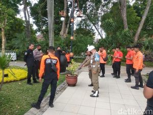 Granat di Balai Kota Surabaya Belum Diketahui Bisa Meledak Atau Tidak Granat di Balai Kota Surabaya Belum Diketahui Bisa Meledak Atau Tidak