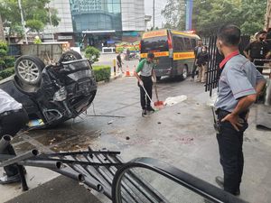 Mobil Tabrak Pembatas Jalan di Medan, Pengemudi Tewas Tertancap Pagar