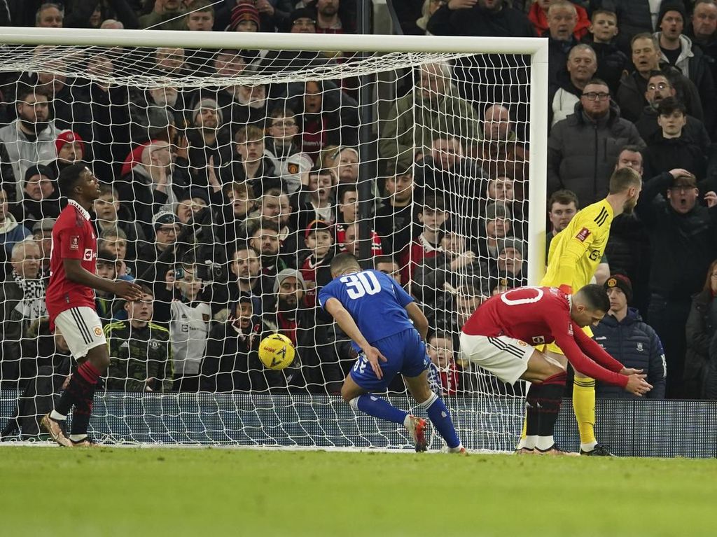 De Gea Dikritik Pedas Usai Blunder Lawan Everton: Kayak Lagi Mabuk! De Gea Dikritik Pedas Usai Blunder Lawan Everton: Kayak Lagi Mabuk!