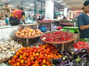 Melambung Tinggi Harga Cabai di Sukabumi Imbas Cuaca Buruk Melambung Tinggi Harga Cabai di Sukabumi Imbas Cuaca Buruk