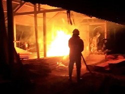 Kebakaran Gudang Kayu di Karangasem, Pemilik Rugi Puluhan Juta
