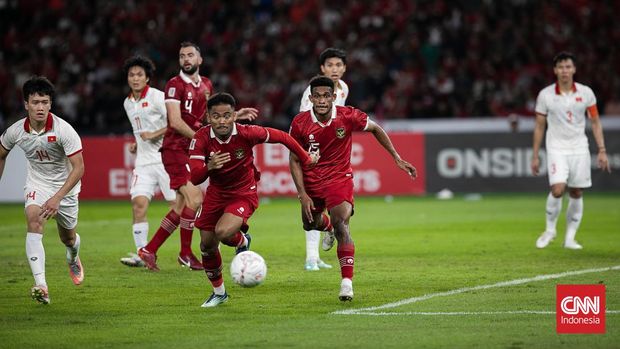 Saddil Ramdani, Nguyen Hoang Duc, dan Yakob Sayuri di Timnas Indonesia vs Vietnam di Piala AFF 2022 di SUGBK.