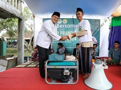 Relawan Ganjar Beri Bantuan Genset-Pengeras Suara ke Ponpes di Tasik