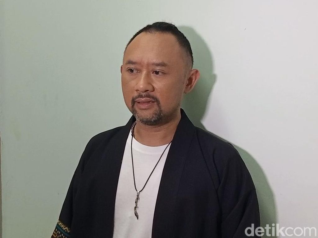 Ronal Surapradja Ambil Pelajaran dari Kasus Perceraiannya Ronal Surapradja Ambil Pelajaran dari Kasus Perceraiannya