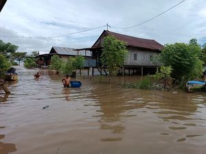 Belum Tersentuh Bantuan, Korban Banjir di Sidrap Butuh Air Bersih-Obat Gatal Belum Tersentuh Bantuan, Korban Banjir di Sidrap Butuh Air Bersih-Obat Gatal