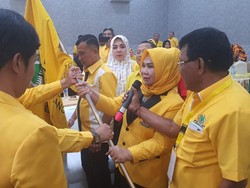 Istri Eks Bupati Gantikan Suaminya Pimpin Golkar Langkat